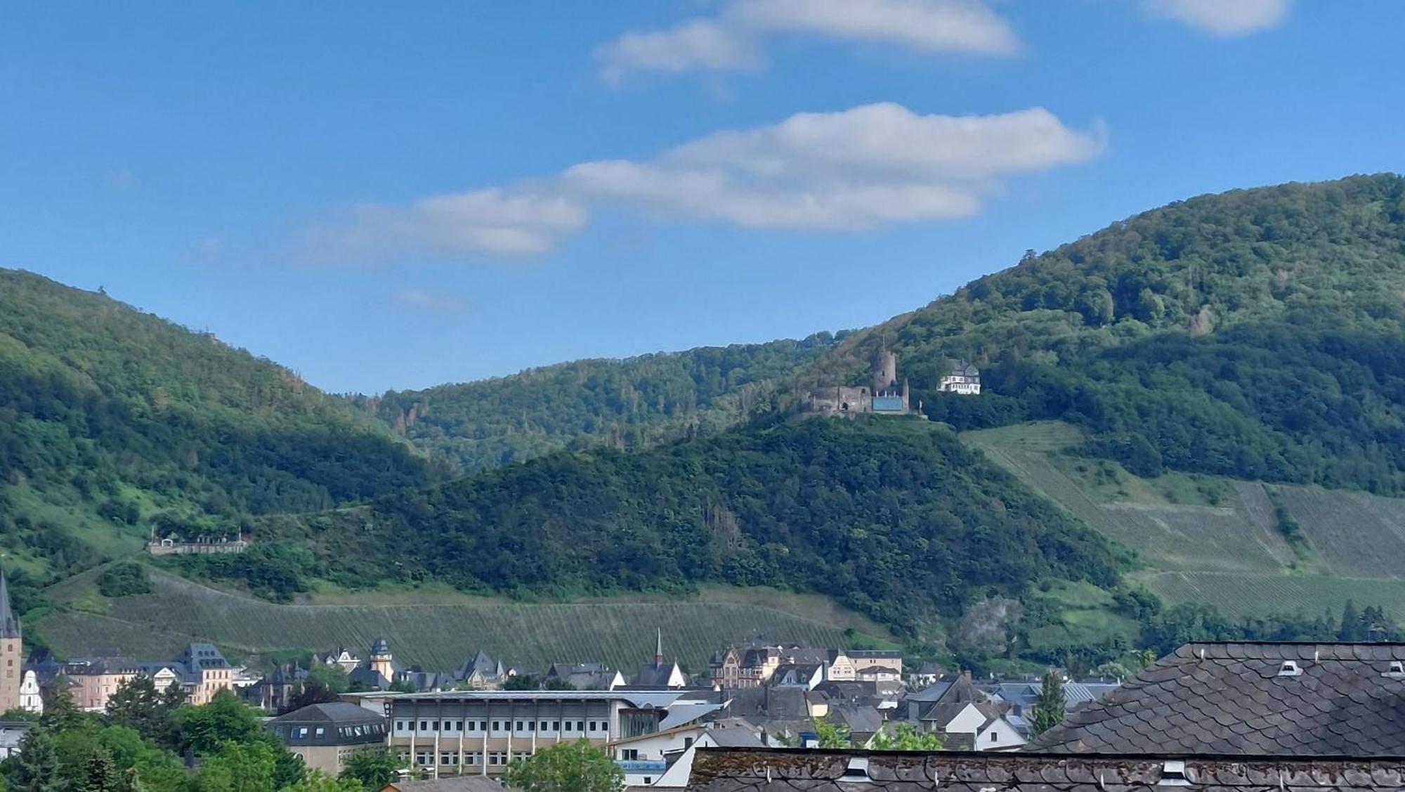 Dachgeschosswohnung Mit Burgblick In Kues Bernkastel-Kues Exterior foto